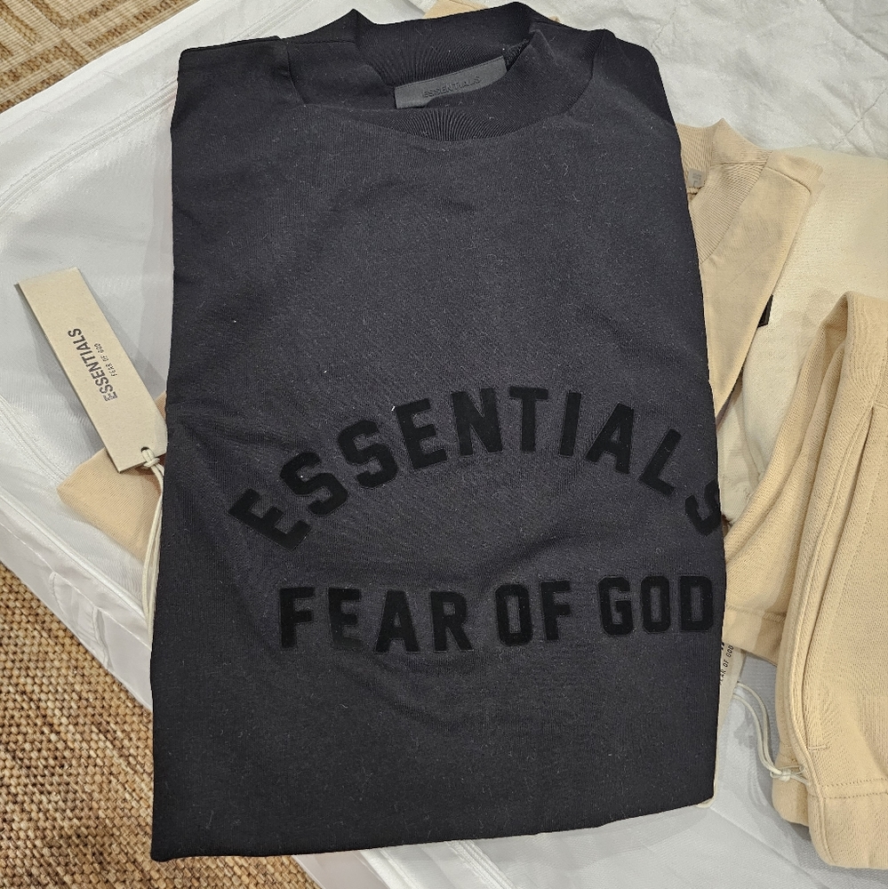 FEAR of God Essentials Short Sleeve tee-shirt. Color Jet Black